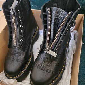 Dr. Martens Sinclair Boot